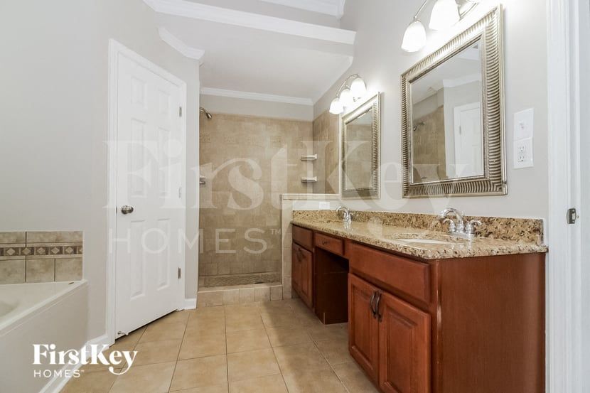Building Photo - 8788 Overcup Oaks Dr