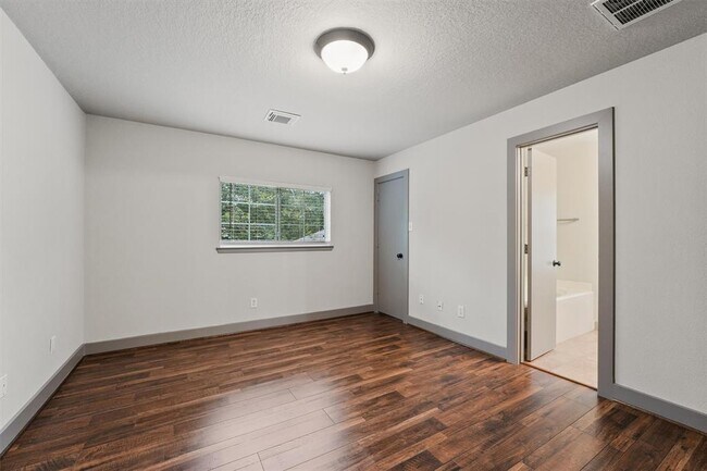 Building Photo - 26884 Wellington Ct