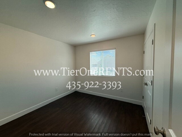 Building Photo - NO DEPOSIT option available for qualified renters with Obligo!