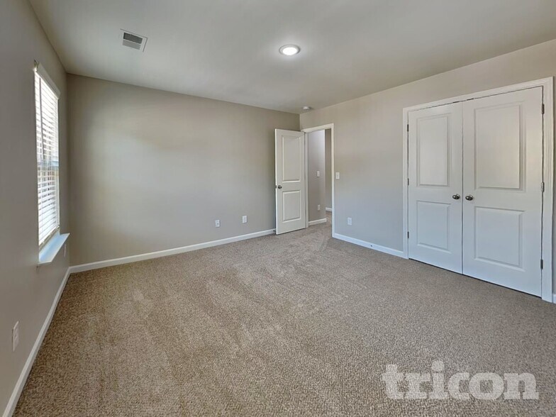 Building Photo - 138 Spring Knoll Dr