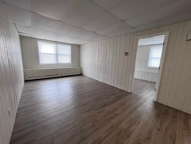 Building Photo - 148 Front St