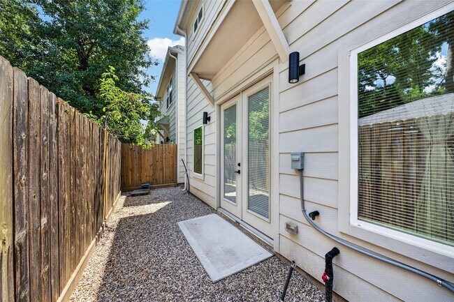 Building Photo - 778 W Tidwell Road #C C