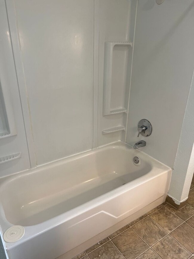 Building Photo - Sh400-402