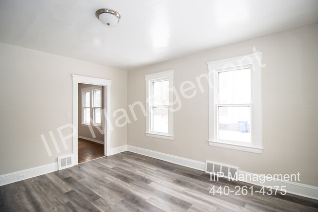 Building Photo - Stunning 2-Bedroom, 1-Bath Rental in Cleve...