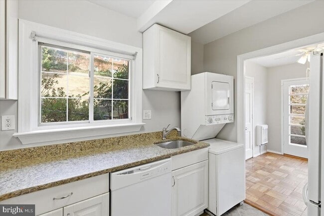 Building Photo - 1737 Preston Rd