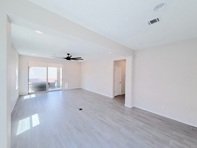 Building Photo - Modern 3 Bedroom Los Lunas Home with Refrigerated Air. Near I-25!