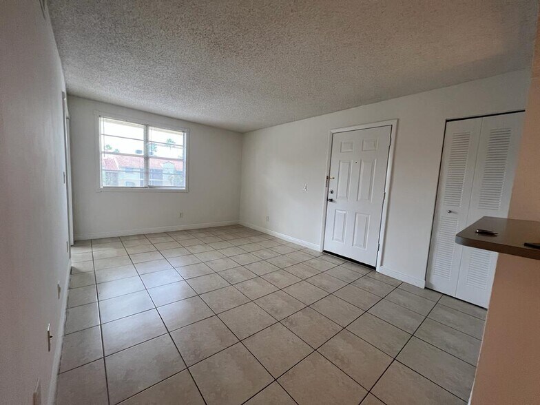 Building Photo - 1257 SW 46th Ave