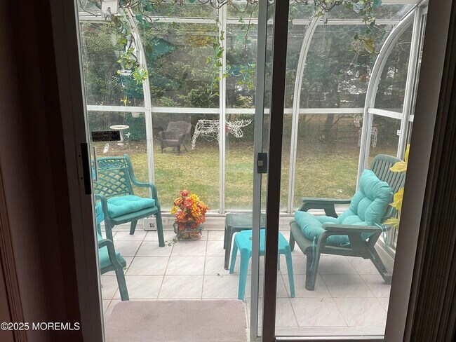 Building Photo - 70 Avery Ave