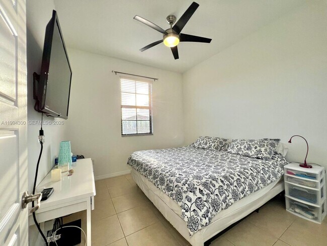 Building Photo - 649 NE 191st St