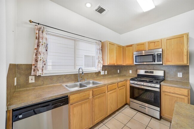 Building Photo - 1102 Grassy View Dr