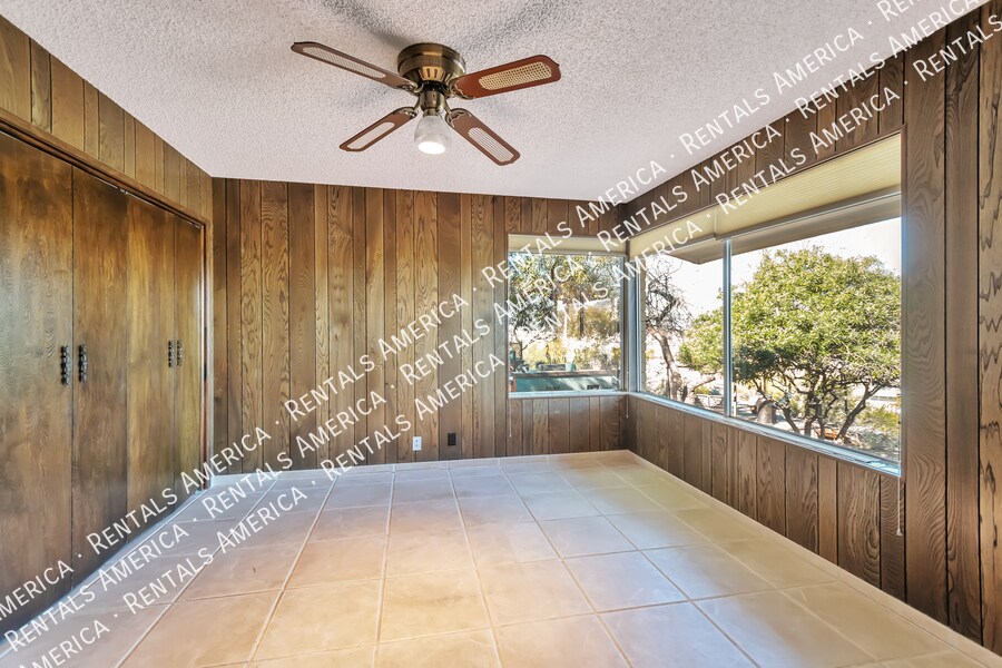 Building Photo - 3650 E Quenton Dr