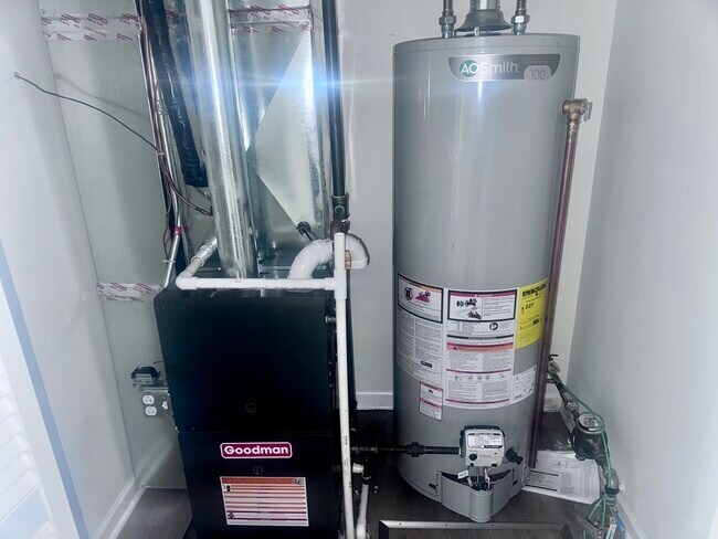 Building Photo - 15119 Meadow Ln