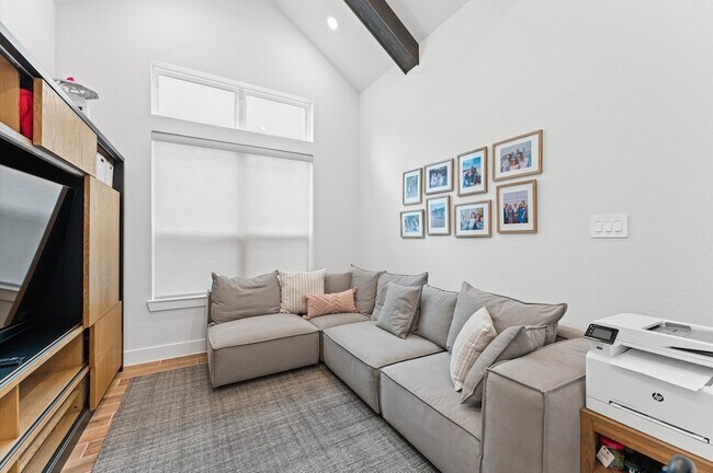 Building Photo - 9638 Birchwood Holw Trl