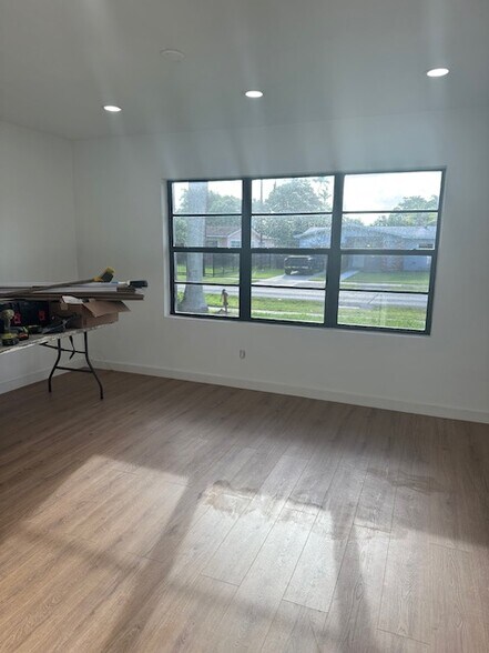 LIVING - 14420 NE 3rd Ct