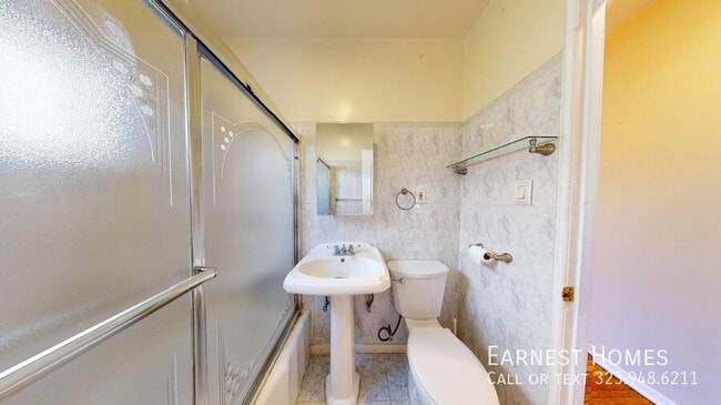 Building Photo - 517 E Chestnut St