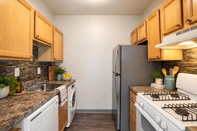 Building Photo - Briarwood Place Apartment Homes