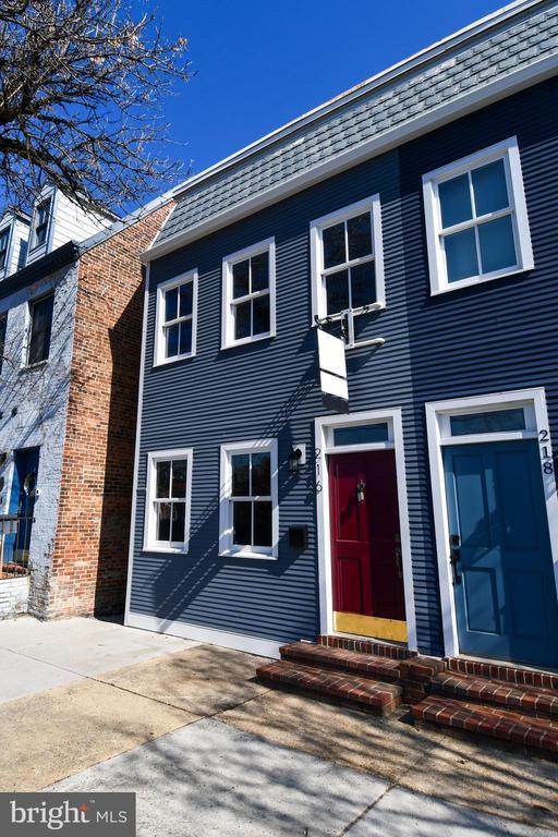 Building Photo - 216 S Henry St