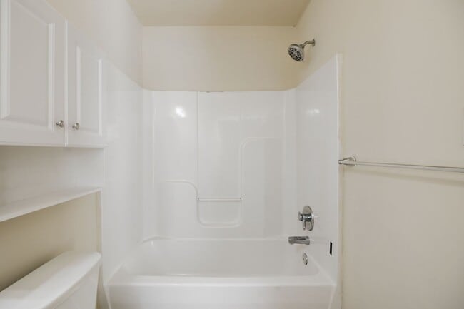 Building Photo - Recently Renovated 3 Bedroom Home in North...