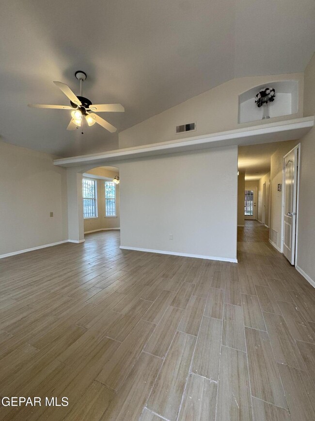 Building Photo - 13098 Oscar Chacon