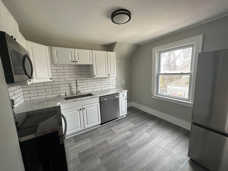 Building Photo - 318 Channing St