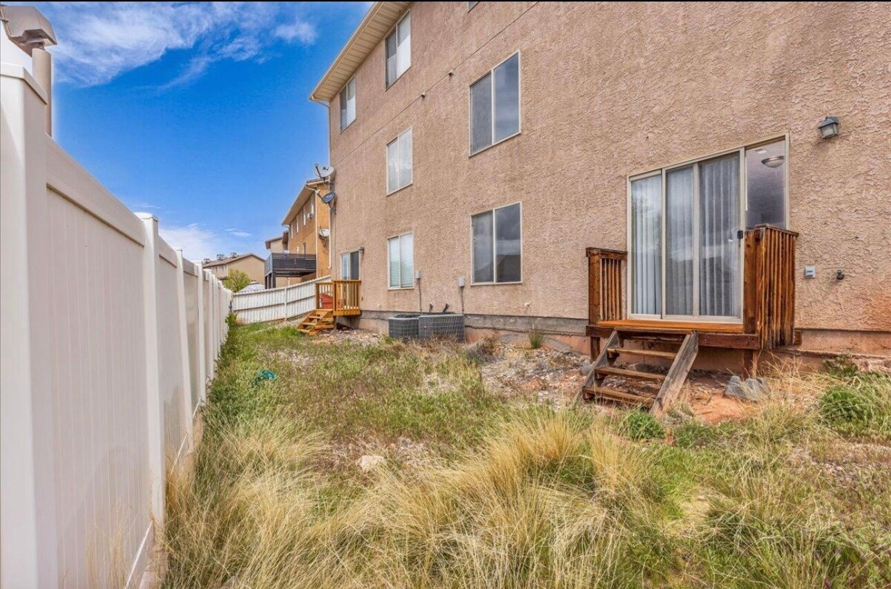 Building Photo - 1277 W Las Hurdes Dr