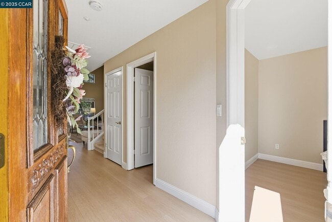 Building Photo - 121 Haslemere Ct