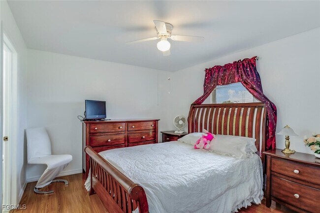 Building Photo - 1228 NW 14th Pl