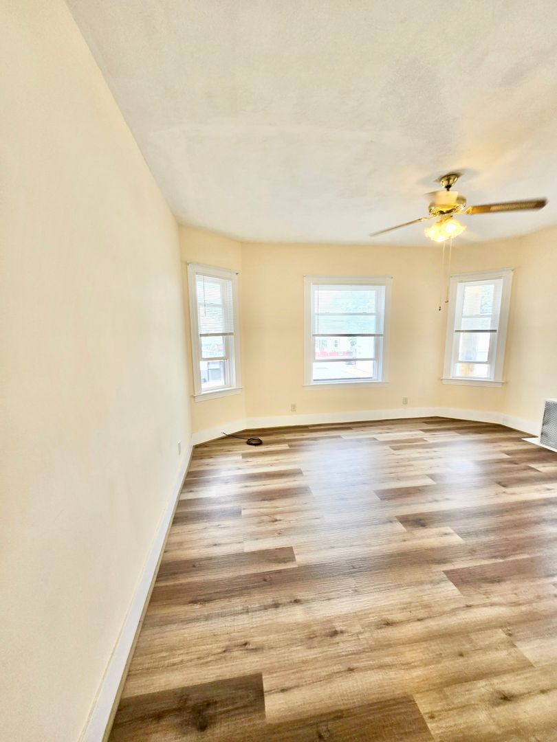 Building Photo - 1336 Cranston St