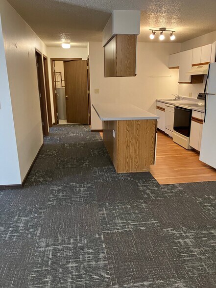 Building Photo - 803 Roundhouse Addn