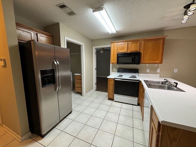 Building Photo - 324 N Ross St