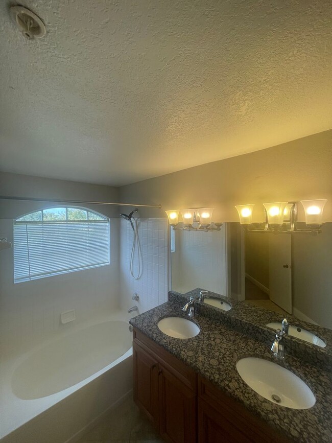 Building Photo - 2 Bedroom / 2 bath Condo in Bermuda Dunes ...
