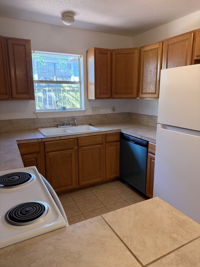 Building Photo - 1761 El Mar Ln