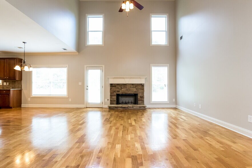 Building Photo - 494 Strawberry Walk