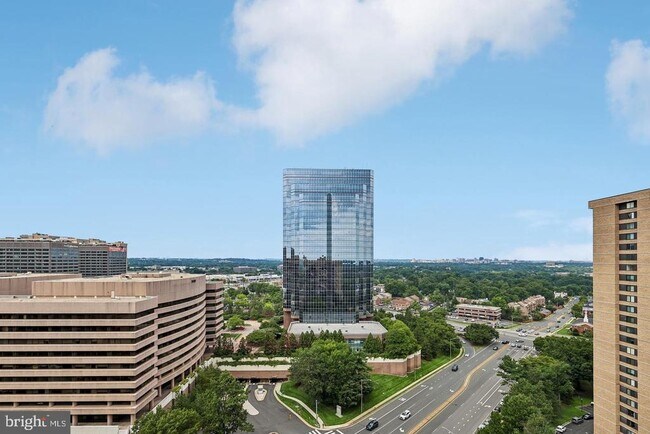 Building Photo - 3709 S George Mason Dr