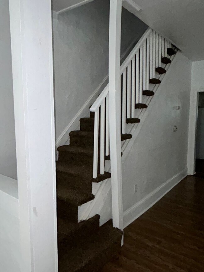 Building Photo - 28 Lee Ave