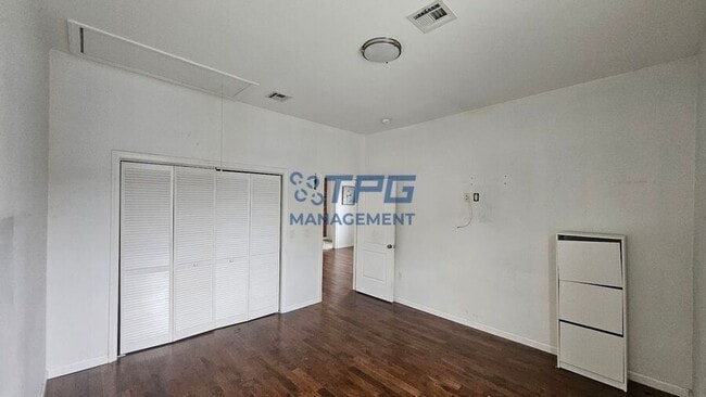 Building Photo - 575 55th St