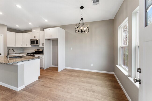 Building Photo - 10317 Teneha Dr