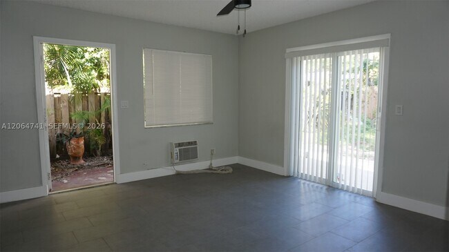 Building Photo - 808 SW 14th St