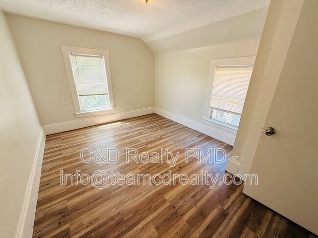 Building Photo - 1209 E 167th St