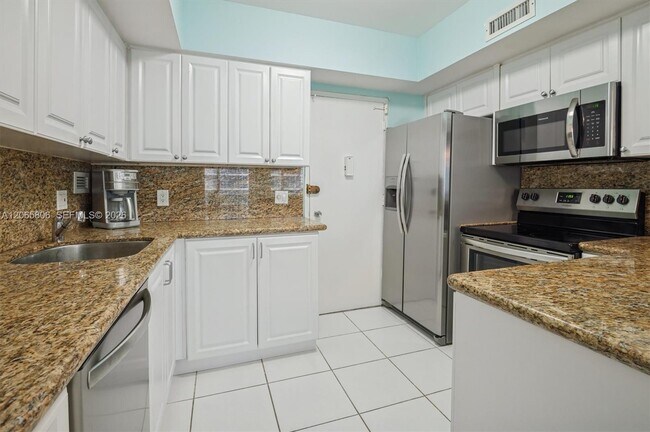 Building Photo - 3505 S Ocean Dr