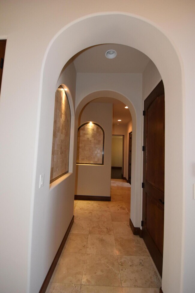 Building Photo - 6264 Wildwood Ct