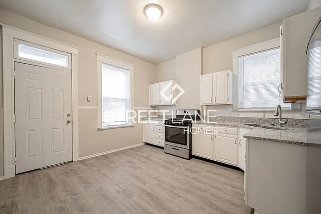 Building Photo - 3631#B South Spring Avenue, 63116; #702517...