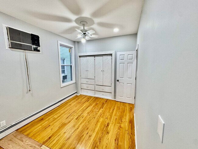 Building Photo - 272 Winfield Ave