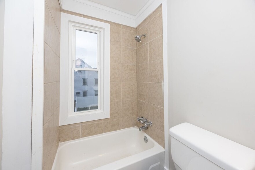 Building Photo - 225 Jefferson Ave