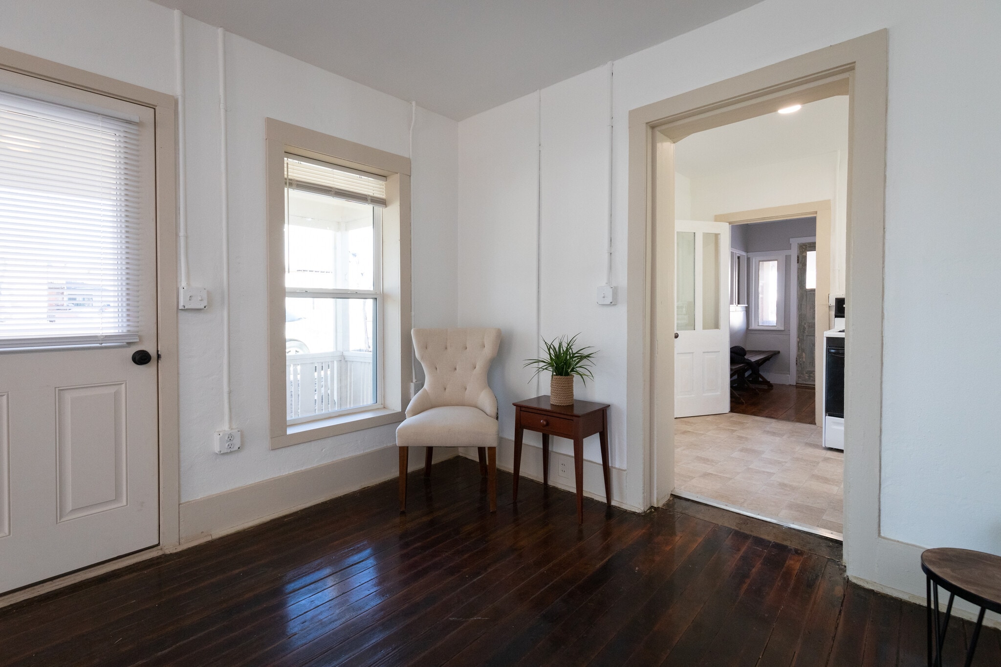 Building Photo - 105 E 2nd St