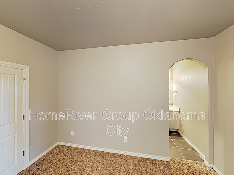 Building Photo - 15300 SE 57th St