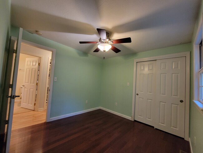 Building Photo - 42 Forest Dr