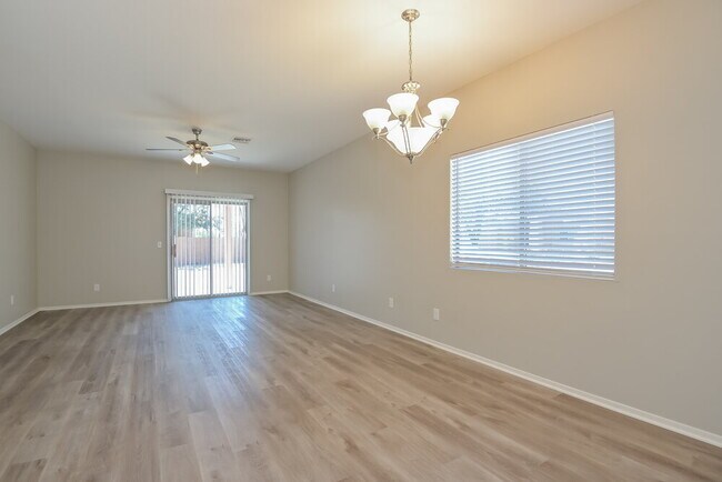 Building Photo - 306 E Calle CERITA