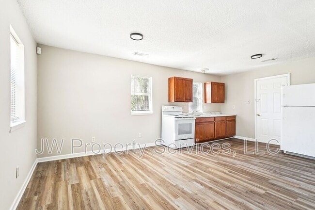 Building Photo - 206 Sunset Dr