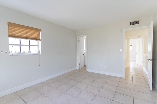 Building Photo - 8650 SW 109th Ave